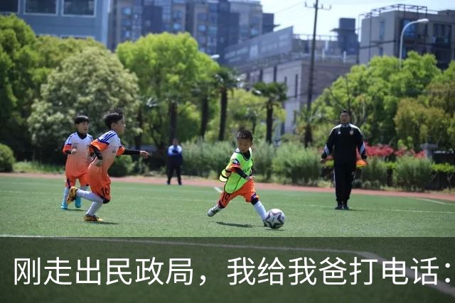 刚走出民政局，我给我爸打电话：爸，离完了，我爸只回了俩字：动手，不到10分钟，前妻哭着打来电话问我怎么回事